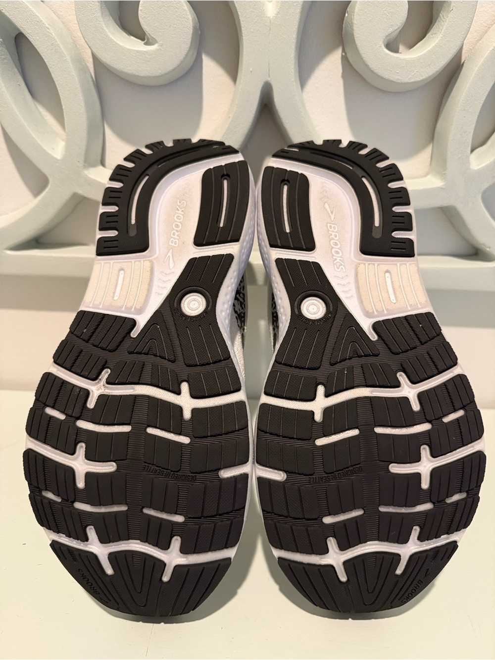 Brooks Women’s Ghost 16 White and Black Lightweight Running Sneakers - Picture 5 of 6